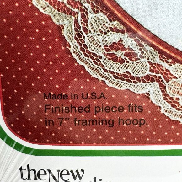 Vtg The New Berlin Co. Stamped Cross Stitch Frame Hoop Kit Merry Christmas - Picture 4 of 5